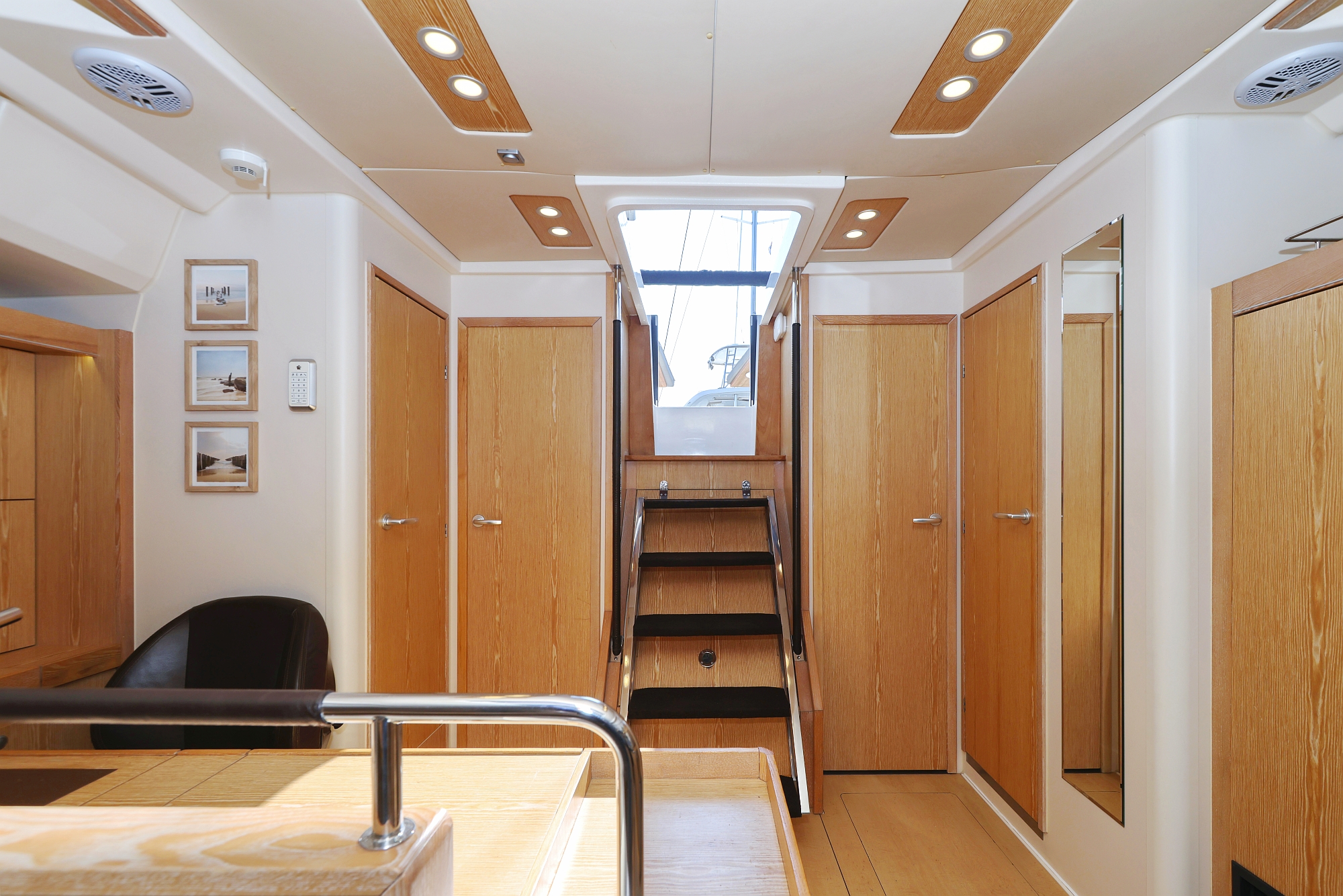 Hanse 575 - 5 + 1 cab. — photo 17