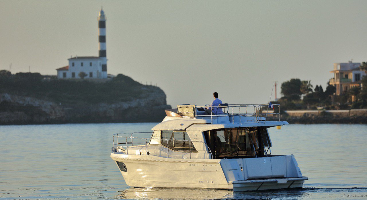 Swift Trawler 30 Fly — photo 1