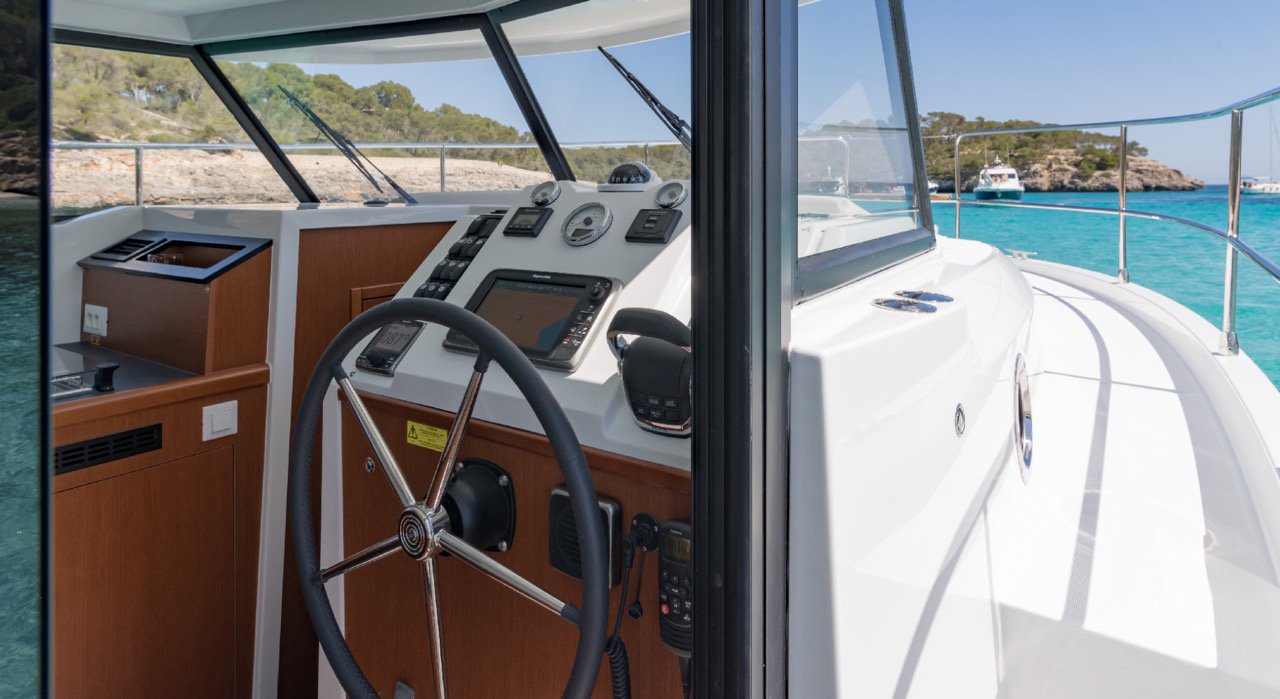 Swift Trawler 30 Fly — photo 19