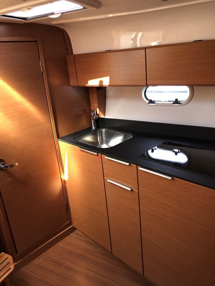 Bavaria Sport 300 — photo 16