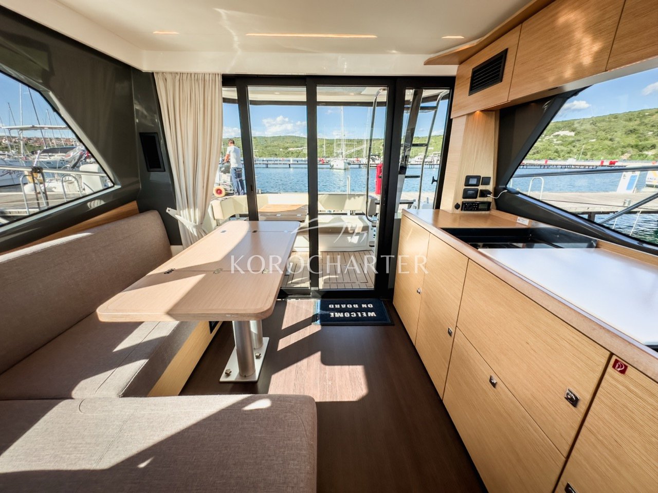 Bavaria R40 Fly — photo 16