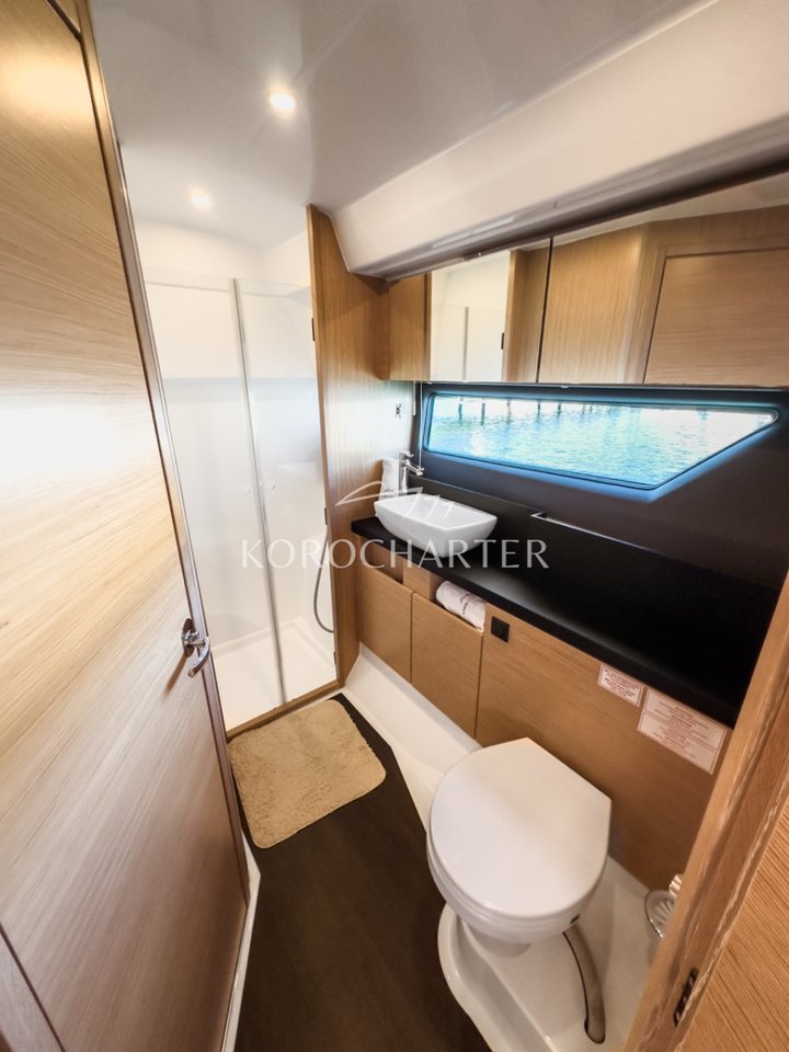 Bavaria R40 Fly — photo 21