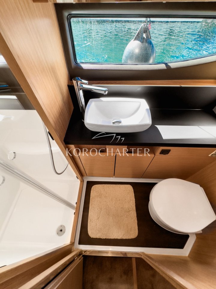 Bavaria R40 Fly — photo 22