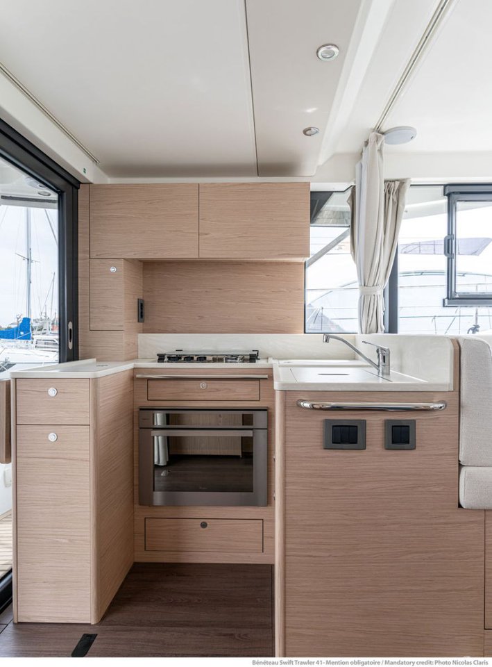 Swift Trawler 41 Fly — photo 8
