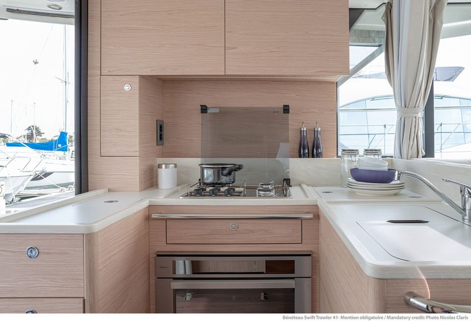 Swift Trawler 41 Fly — photo 11