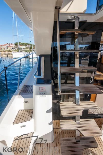 Bavaria Virtess 420 Fly — photo 12