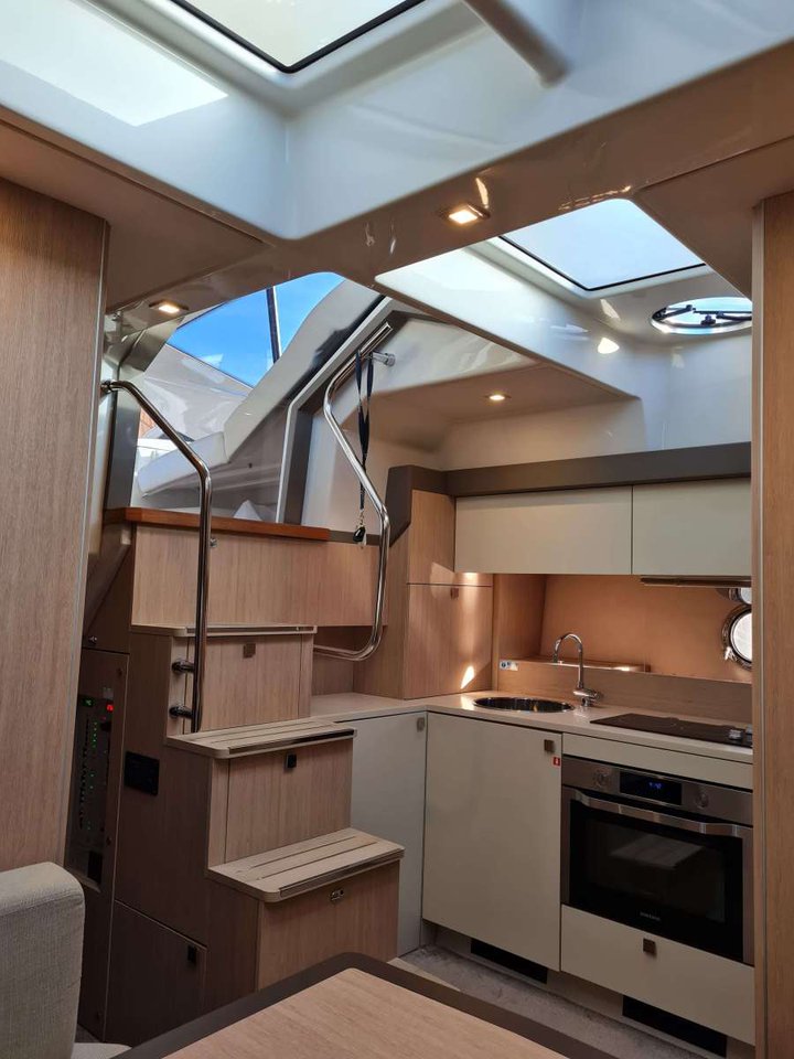 Cranchi M44 HT — photo 7