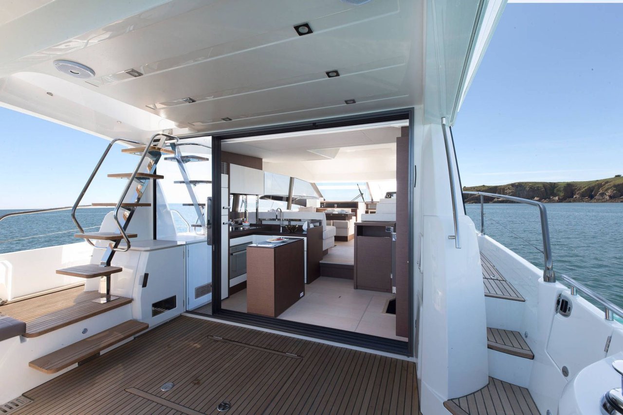 Prestige 520 Flybridge - 3 + 1 cab. — photo 4
