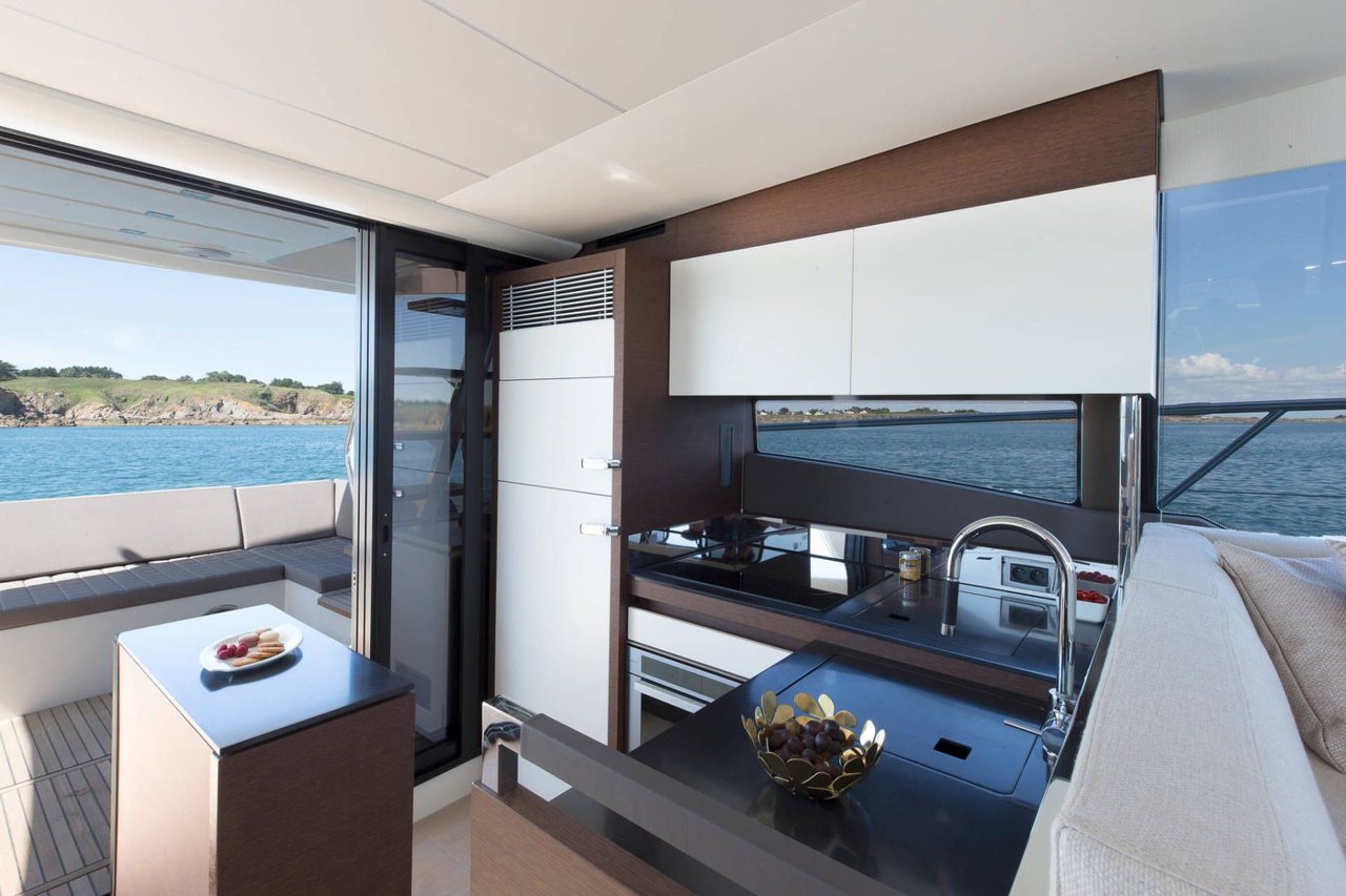 Prestige 520 Flybridge - 3 + 1 cab. — photo 13