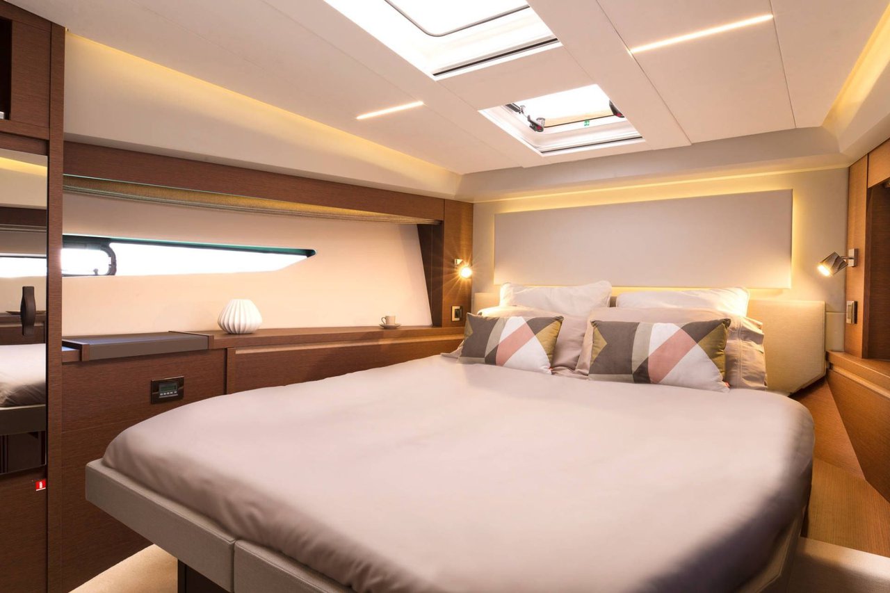 Prestige 520 Flybridge - 3 + 1 cab. — photo 19