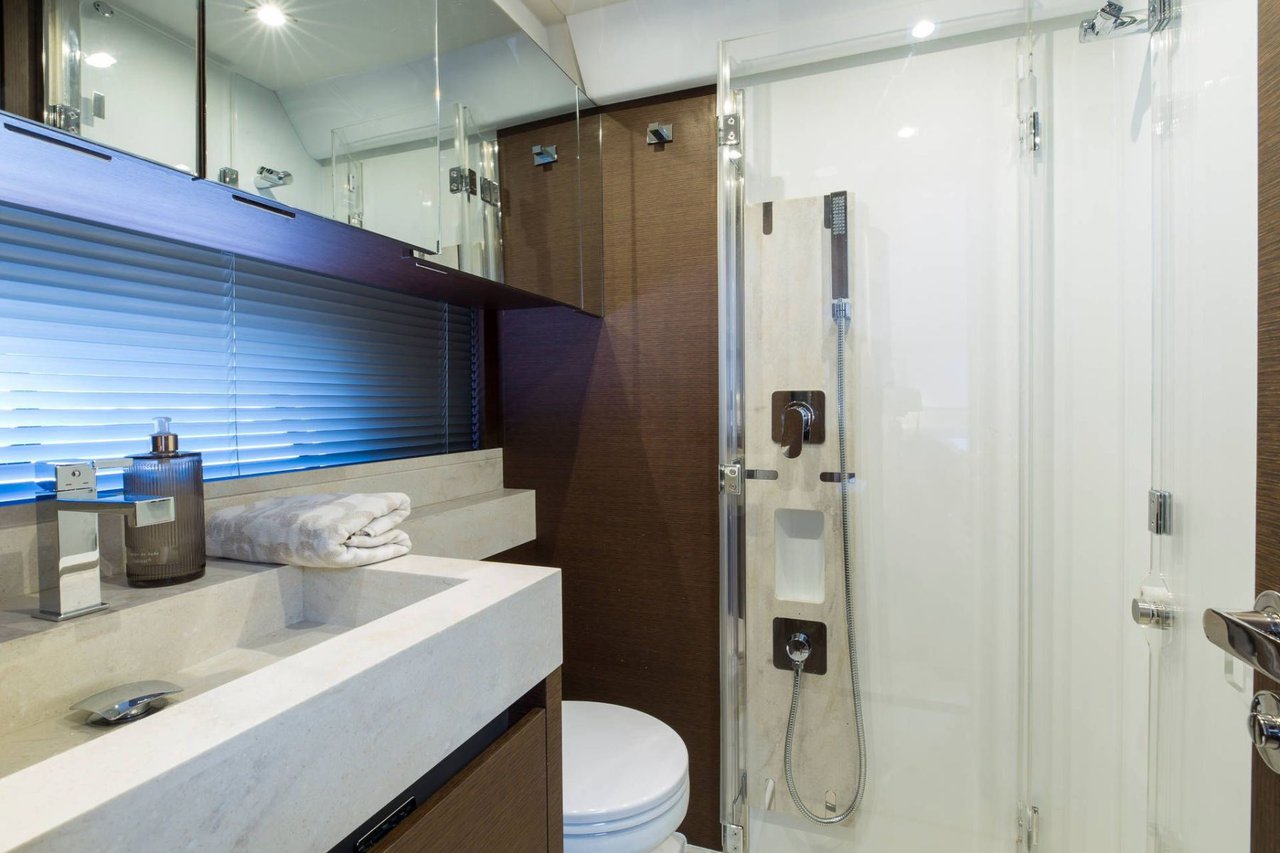 Prestige 520 Flybridge - 3 + 1 cab. — photo 20