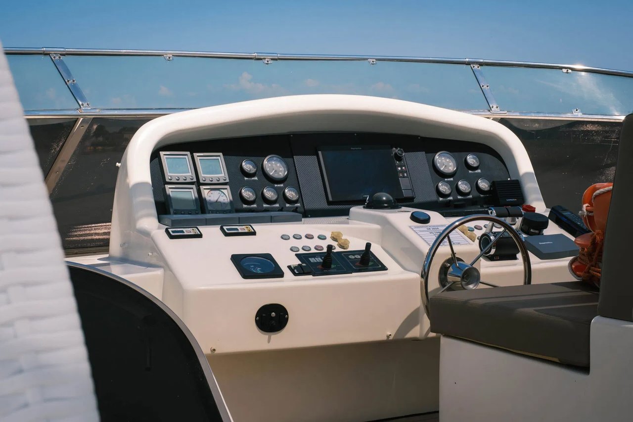 Astondoa 82 GLX - 4 + 2 cab. — photo 8