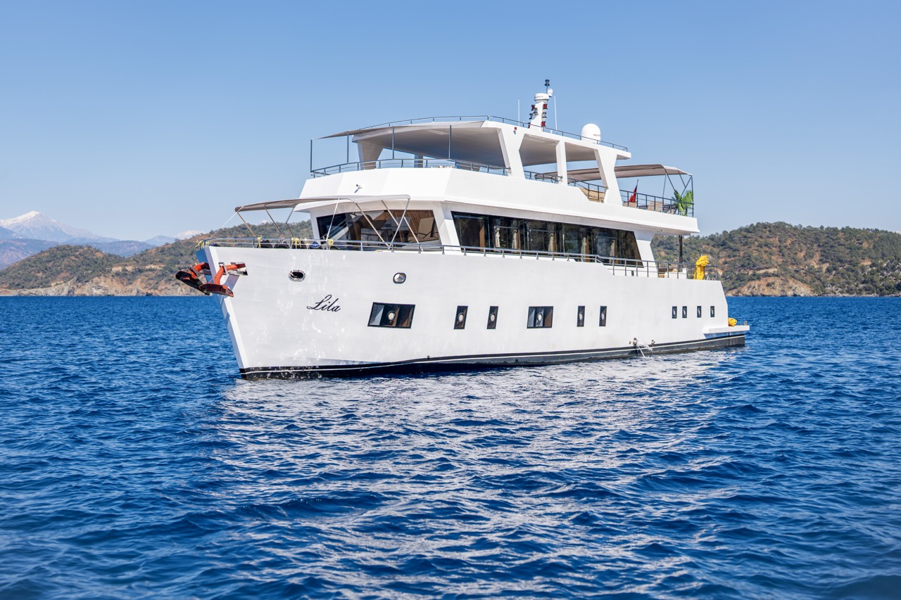 Lila Trawler — photo 1