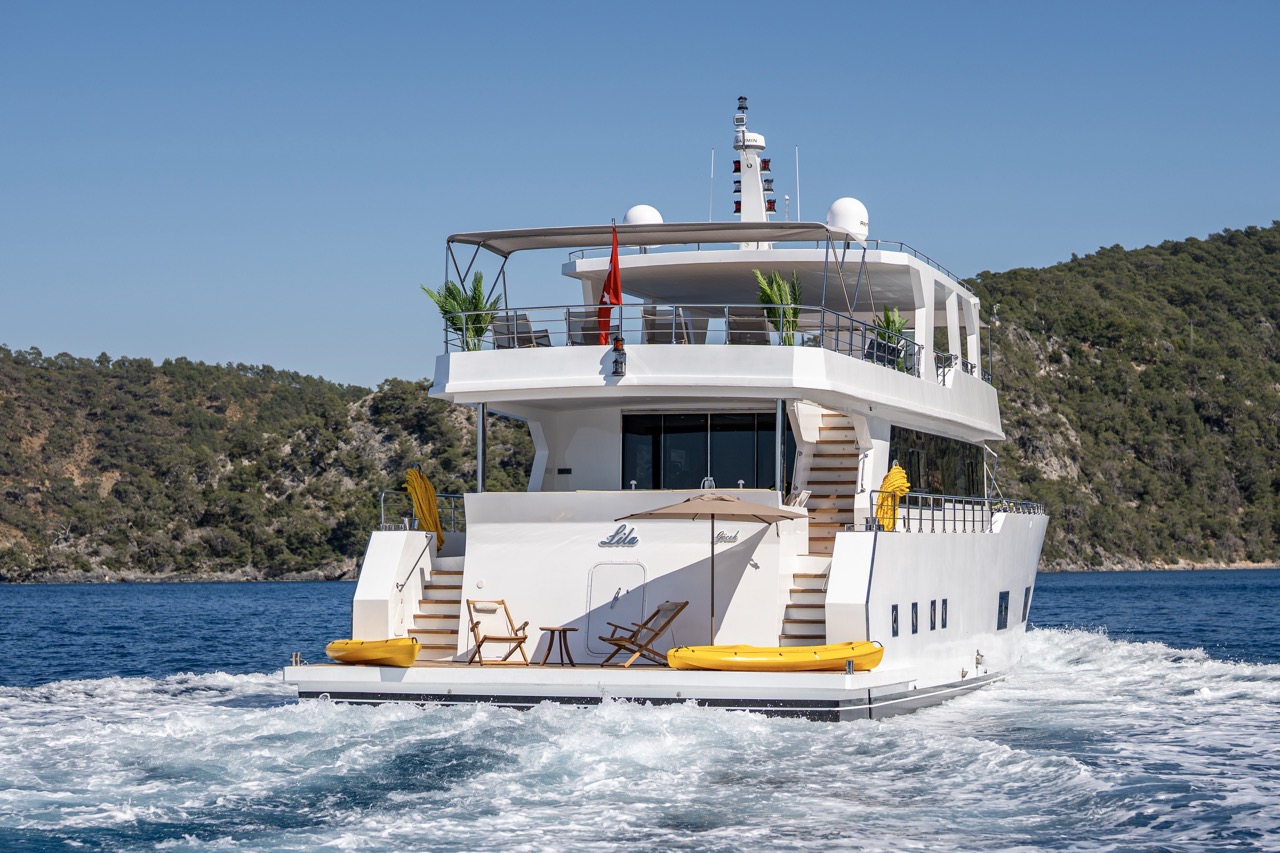 Lila Trawler — photo 3