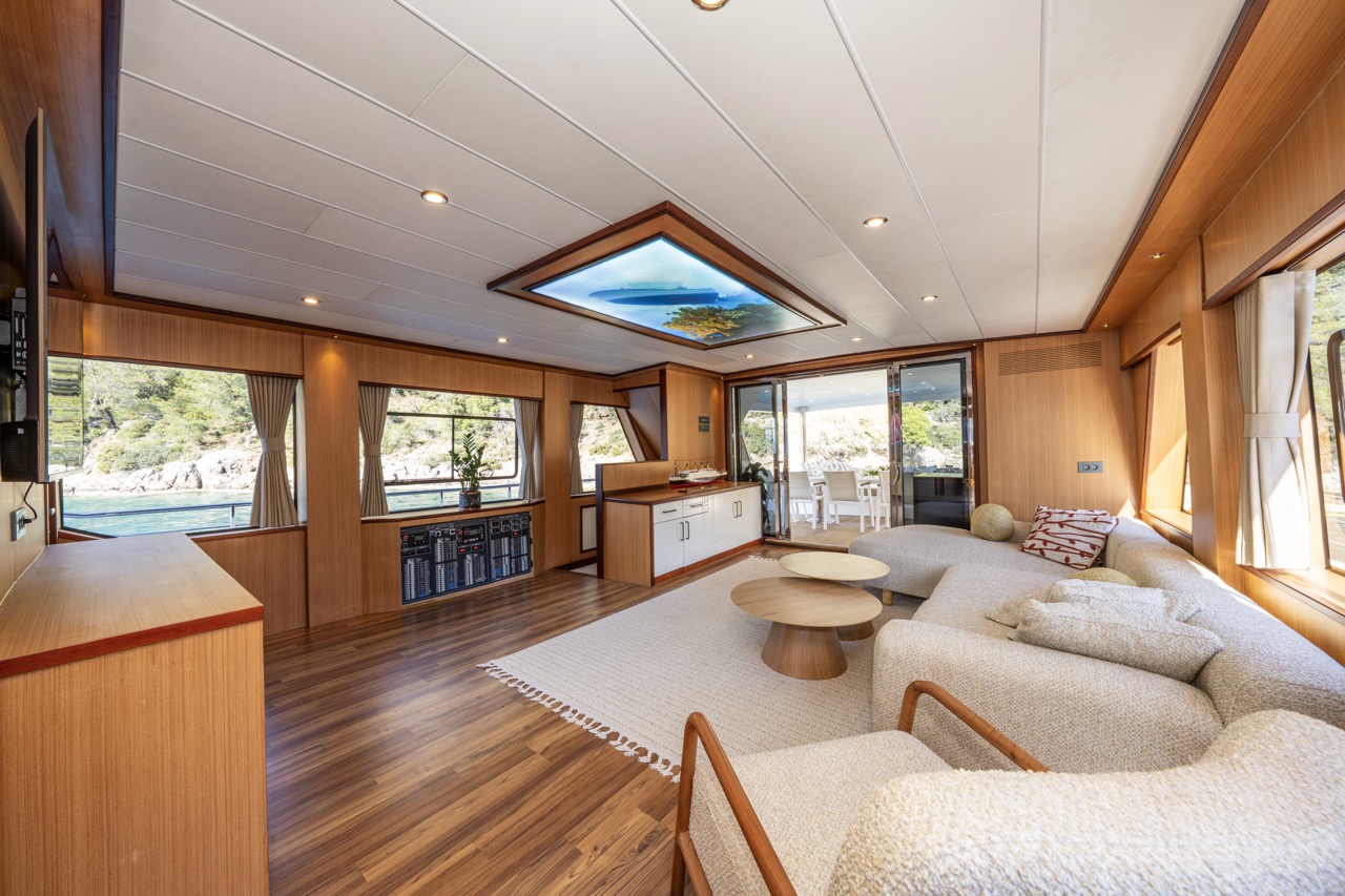 Lila Trawler — photo 16
