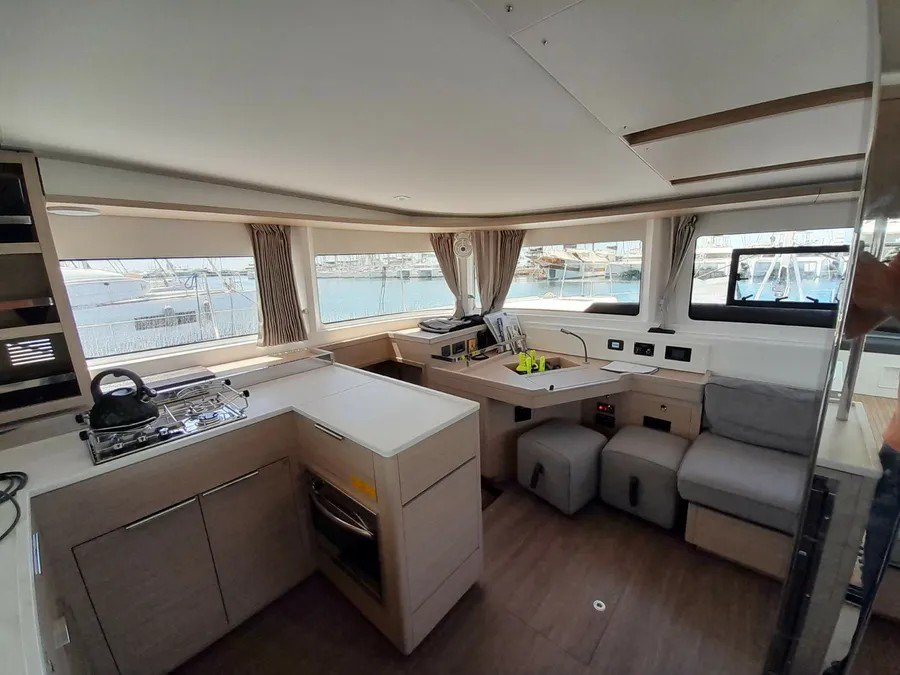 Lagoon 46 - 4 + 2 cab. — photo 13