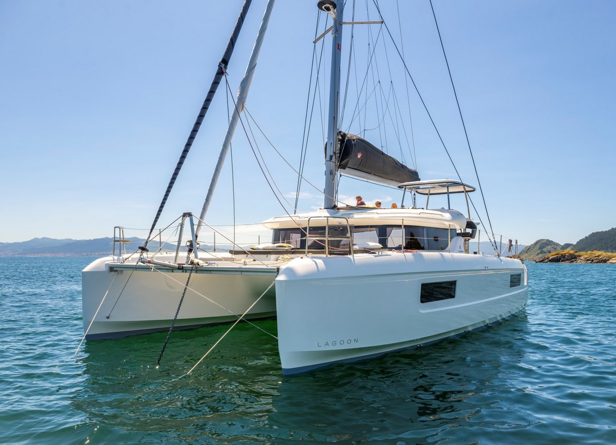 Lagoon 43 - 4 + 1 cab. — photo 3