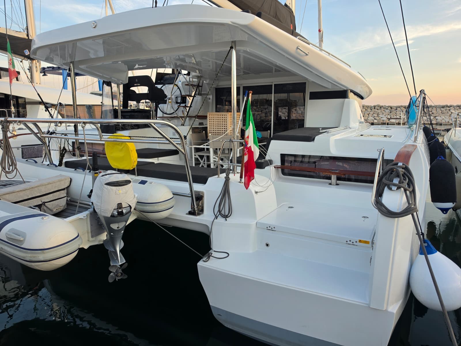 Lagoon 43 - 4 + 1 cab. — photo 10