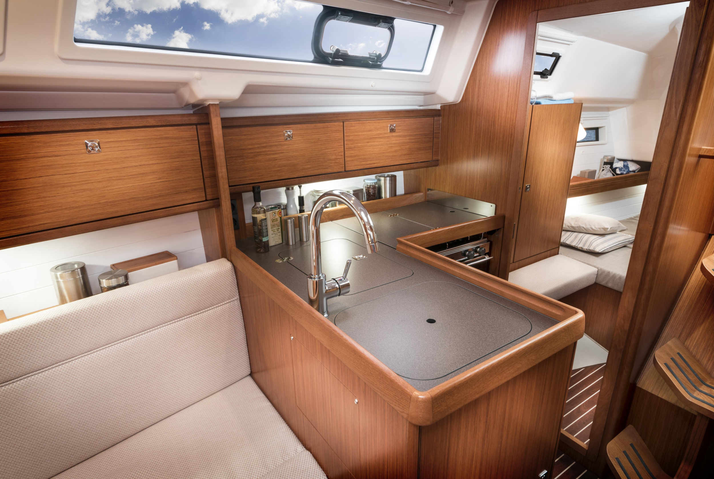 Bavaria Cruiser 34 — photo 9