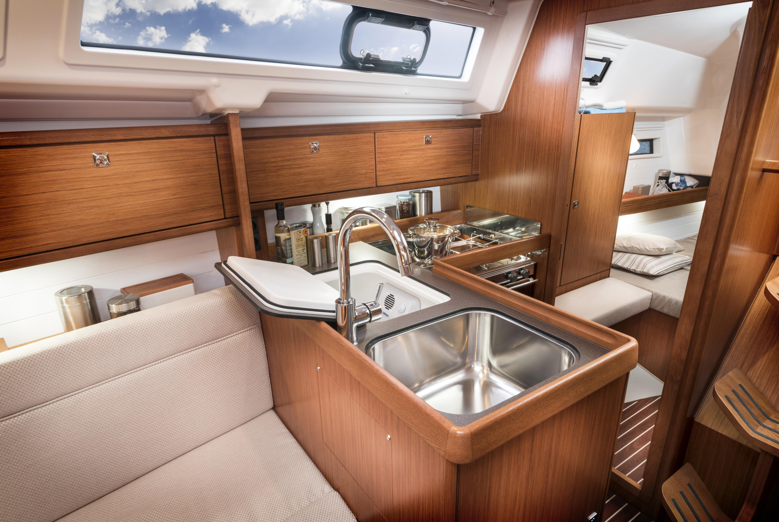 Bavaria Cruiser 34 — photo 10