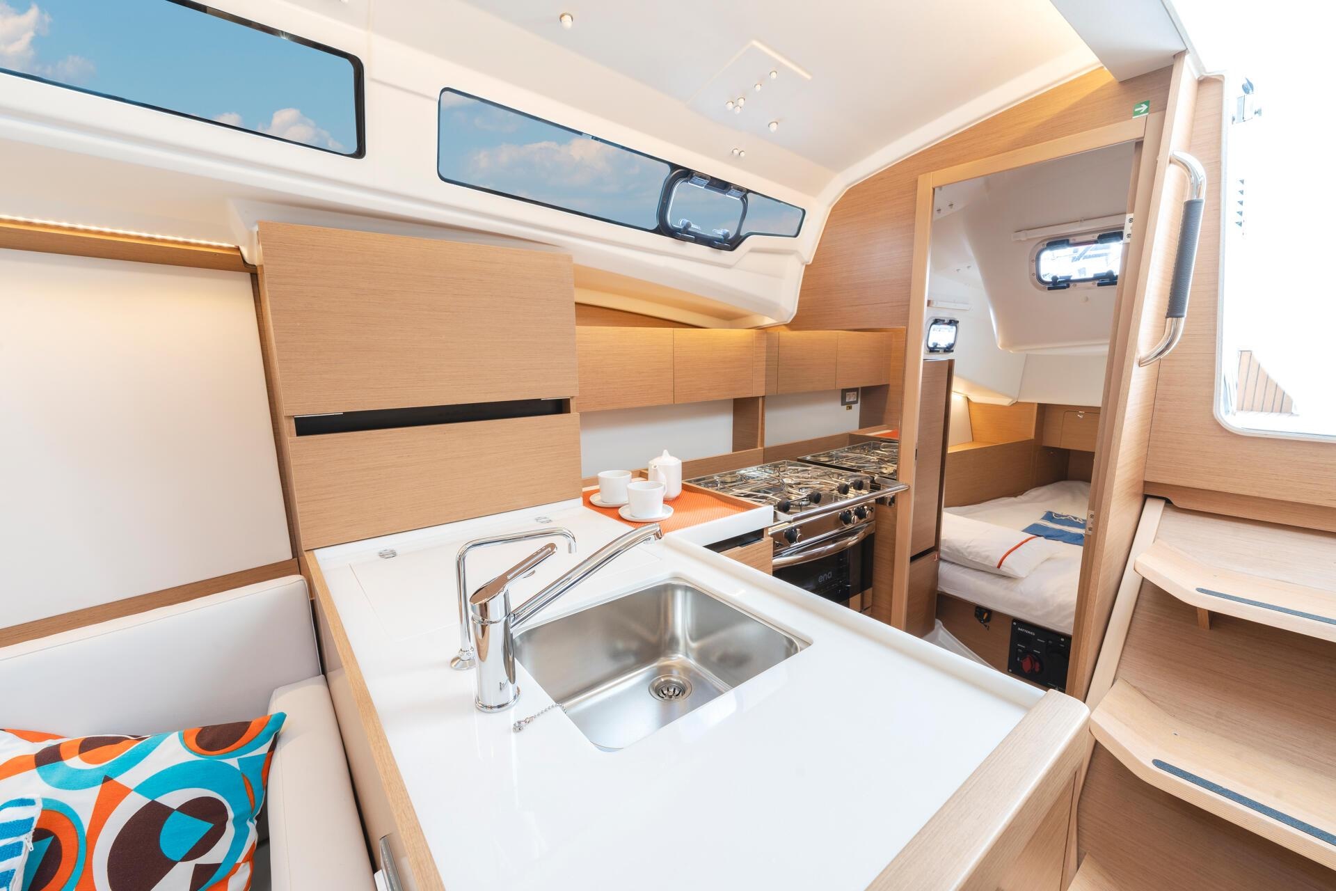Sun Odyssey 350 - 3 cab. — photo 8