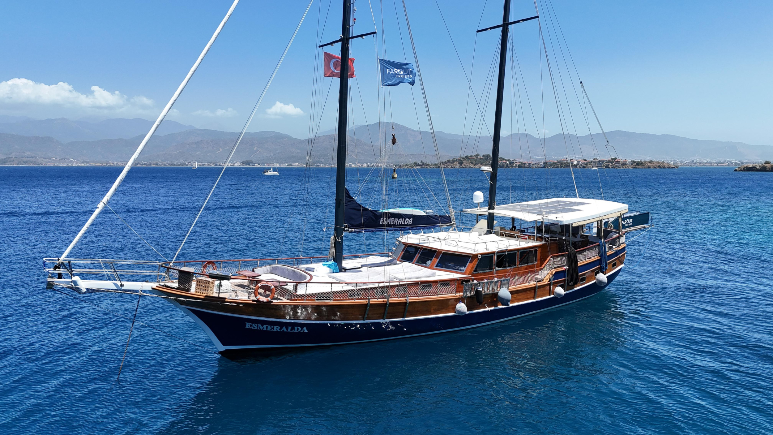 Esmeralda — photo 3