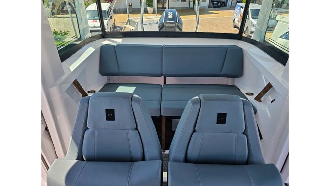 Axopar 29 XC Cross Cabin — photo 11