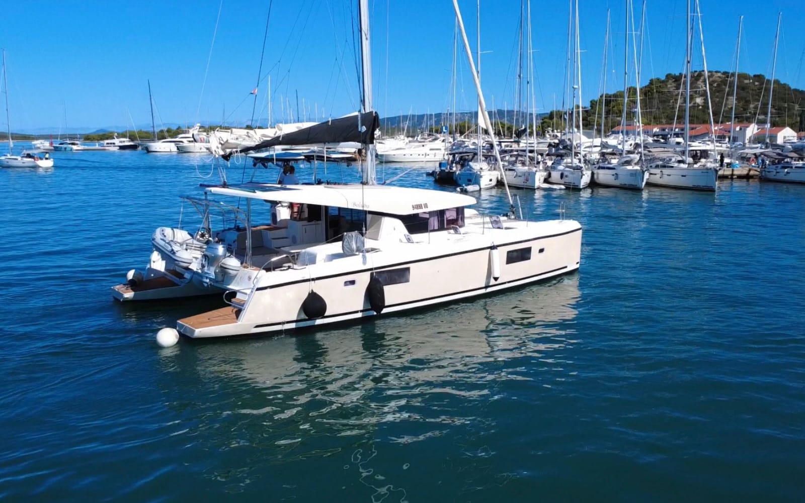 Lagoon 42 - 4 + 2 cab. — photo 1