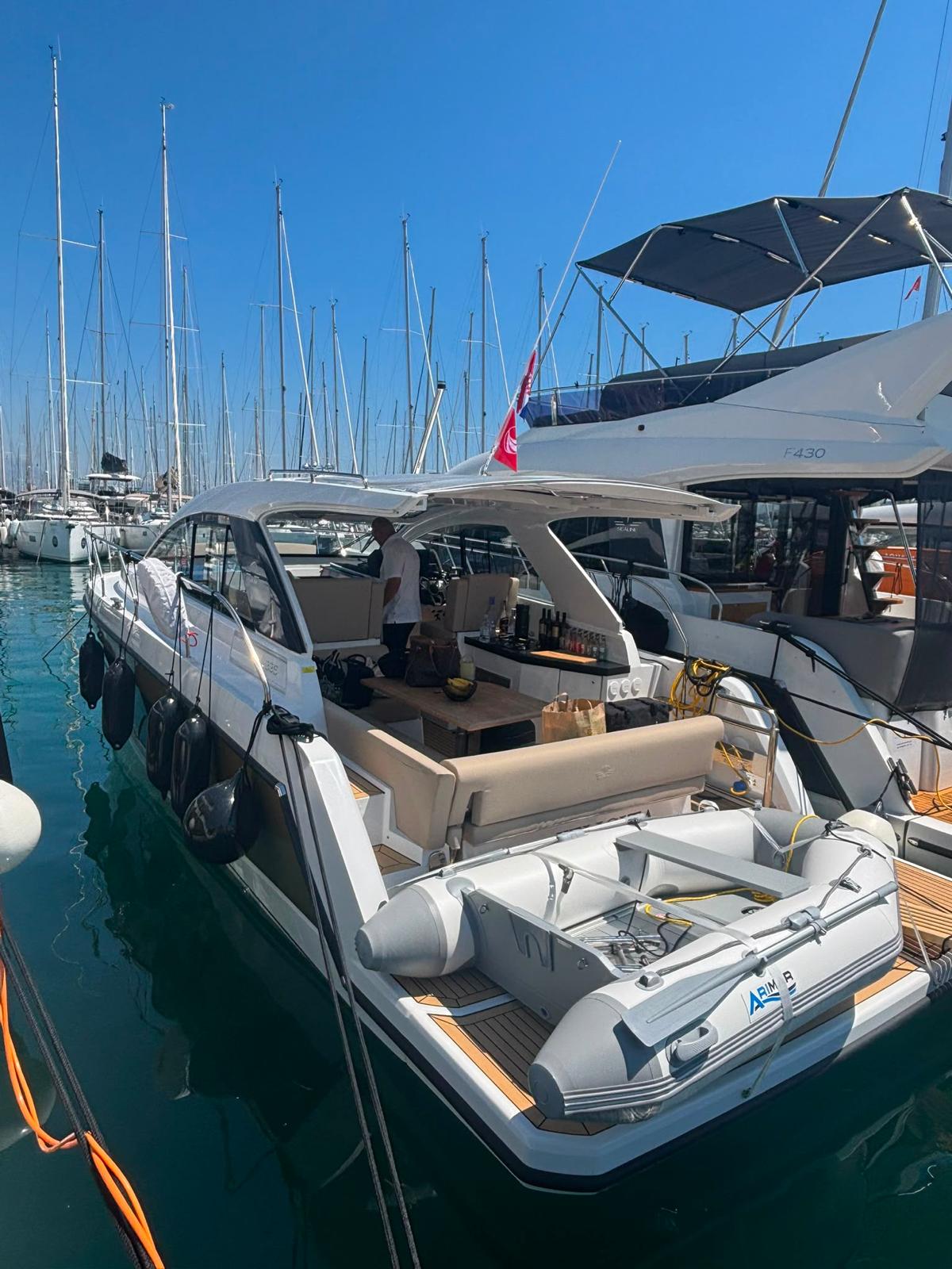 Sealine S335 — photo 1
