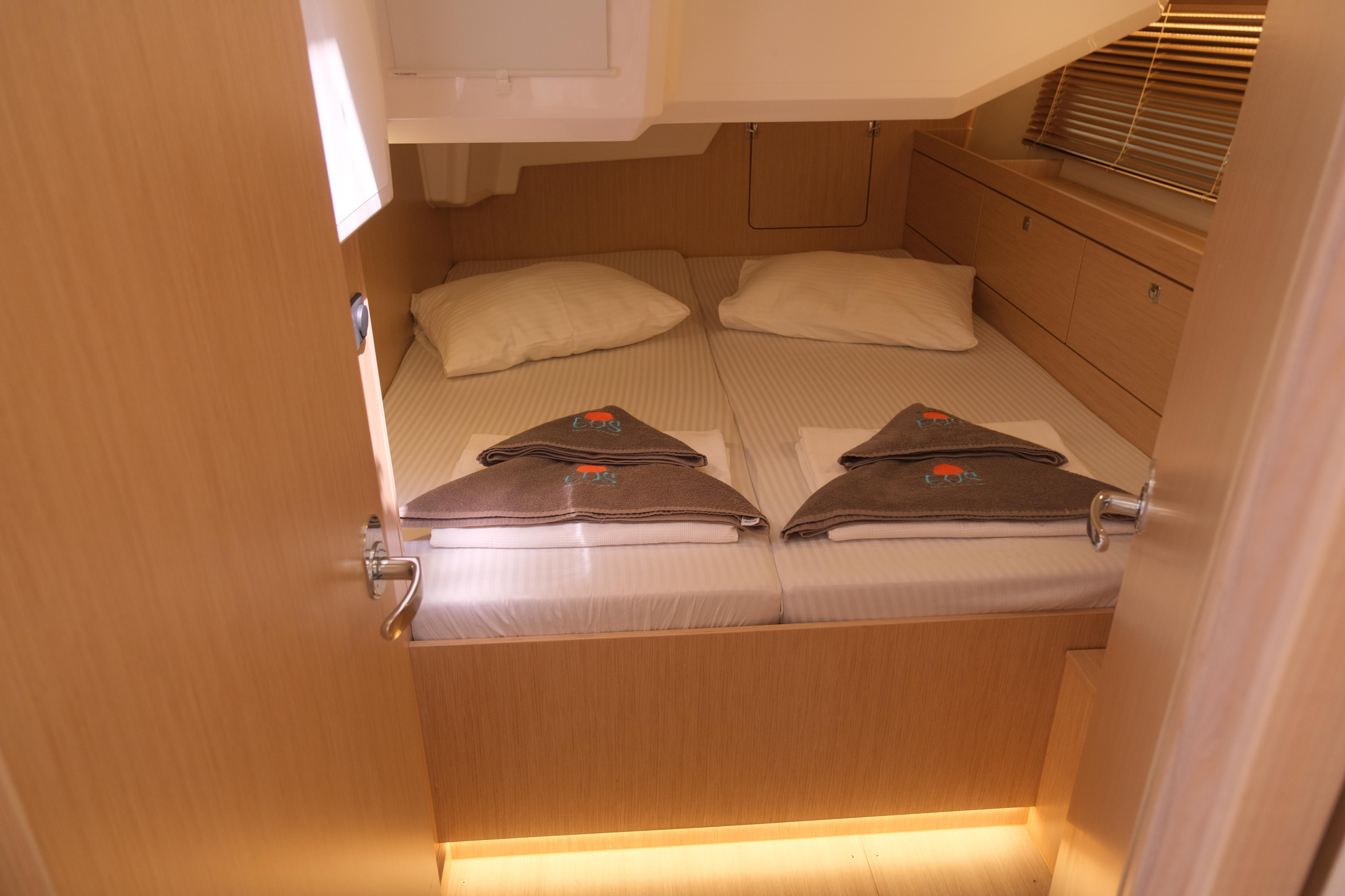 Bavaria C46 - 3 cab. — photo 17