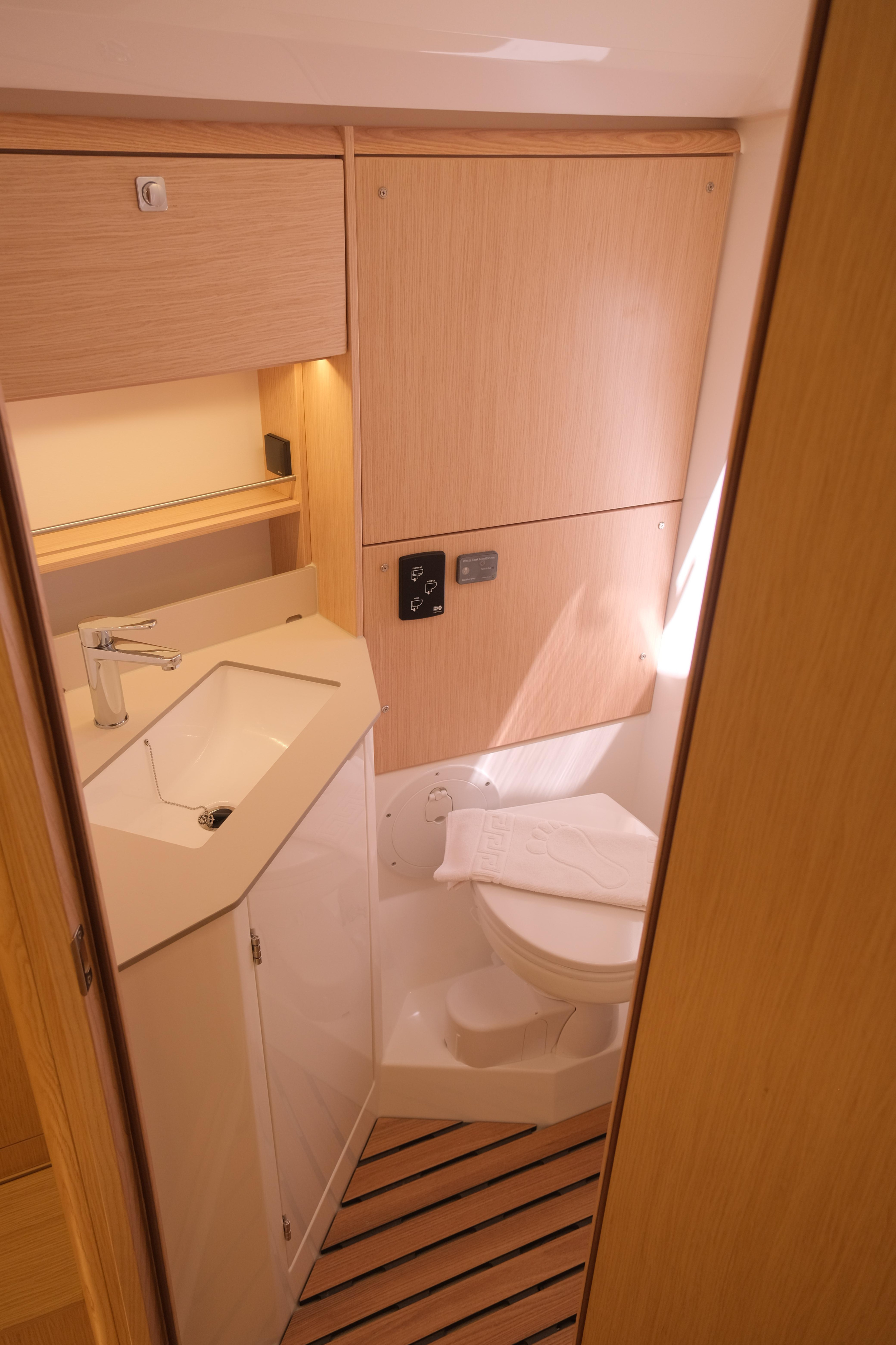 Bavaria C46 - 3 cab. — photo 21