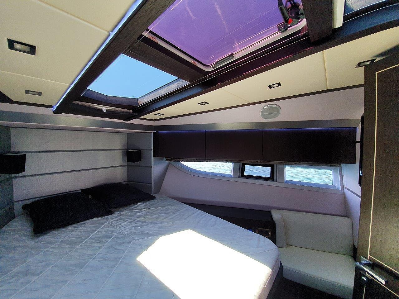 Galeon 700 Skydeck - 4 + 1 cab. — photo 12