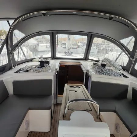 Bavaria C42 — photo 4