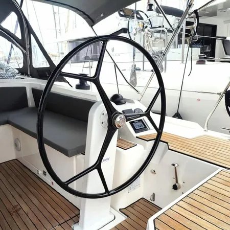 Bavaria C42 — photo 6