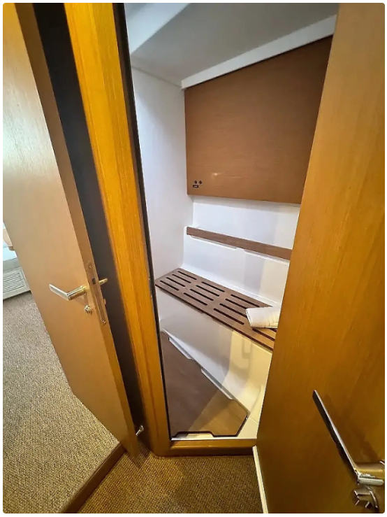 First 53 - 3 + 1 cab. — photo 16