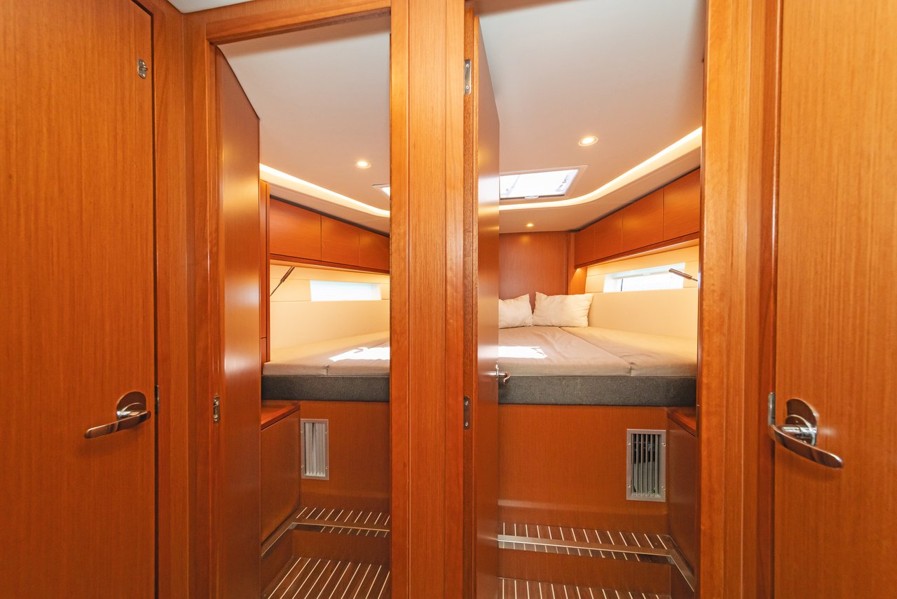 Bavaria C57 - 5 + 1 cab. — photo 4
