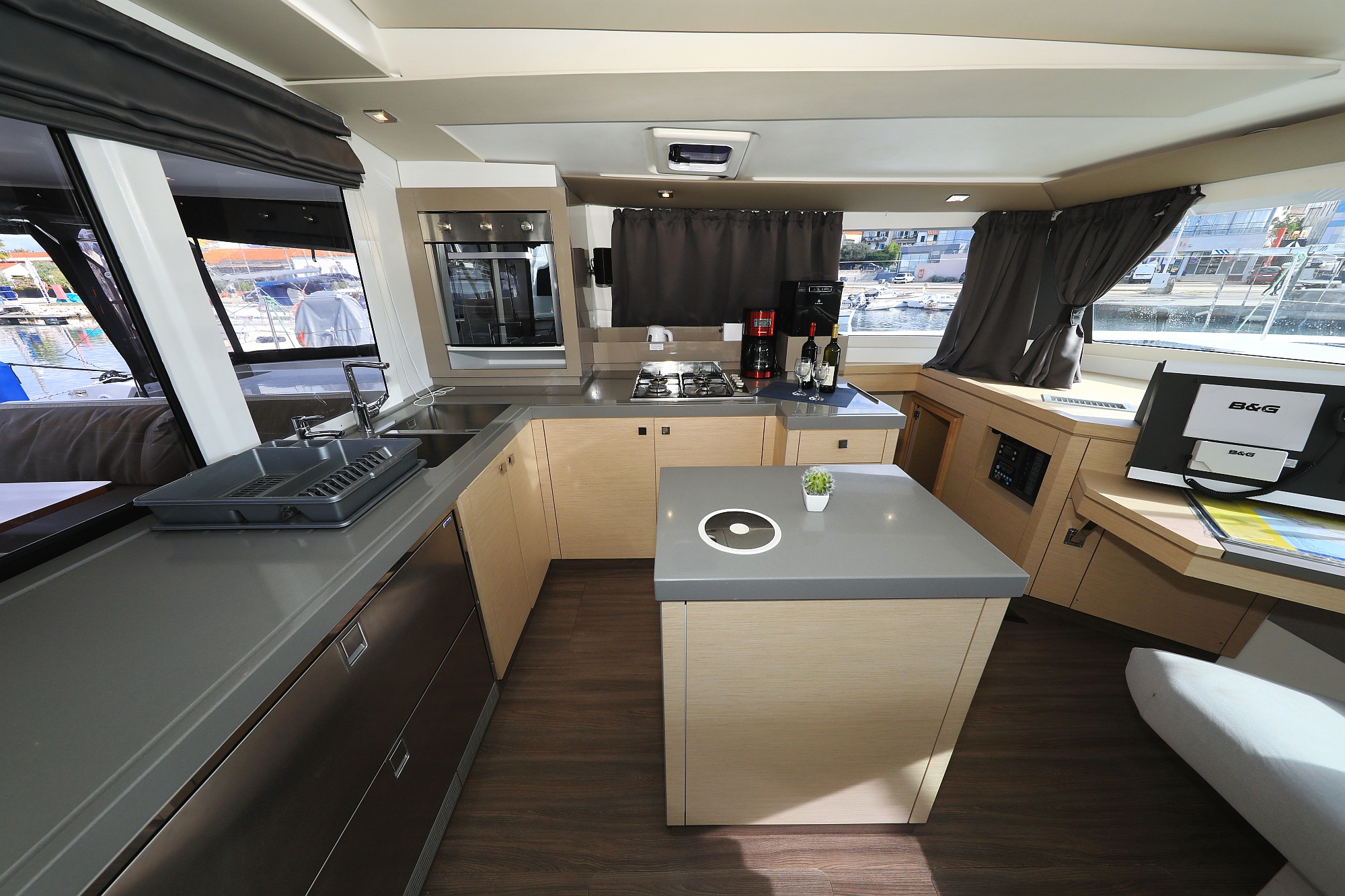 Fountaine Pajot Saona 47 Quintet - 5 + 1 cab. — photo 11