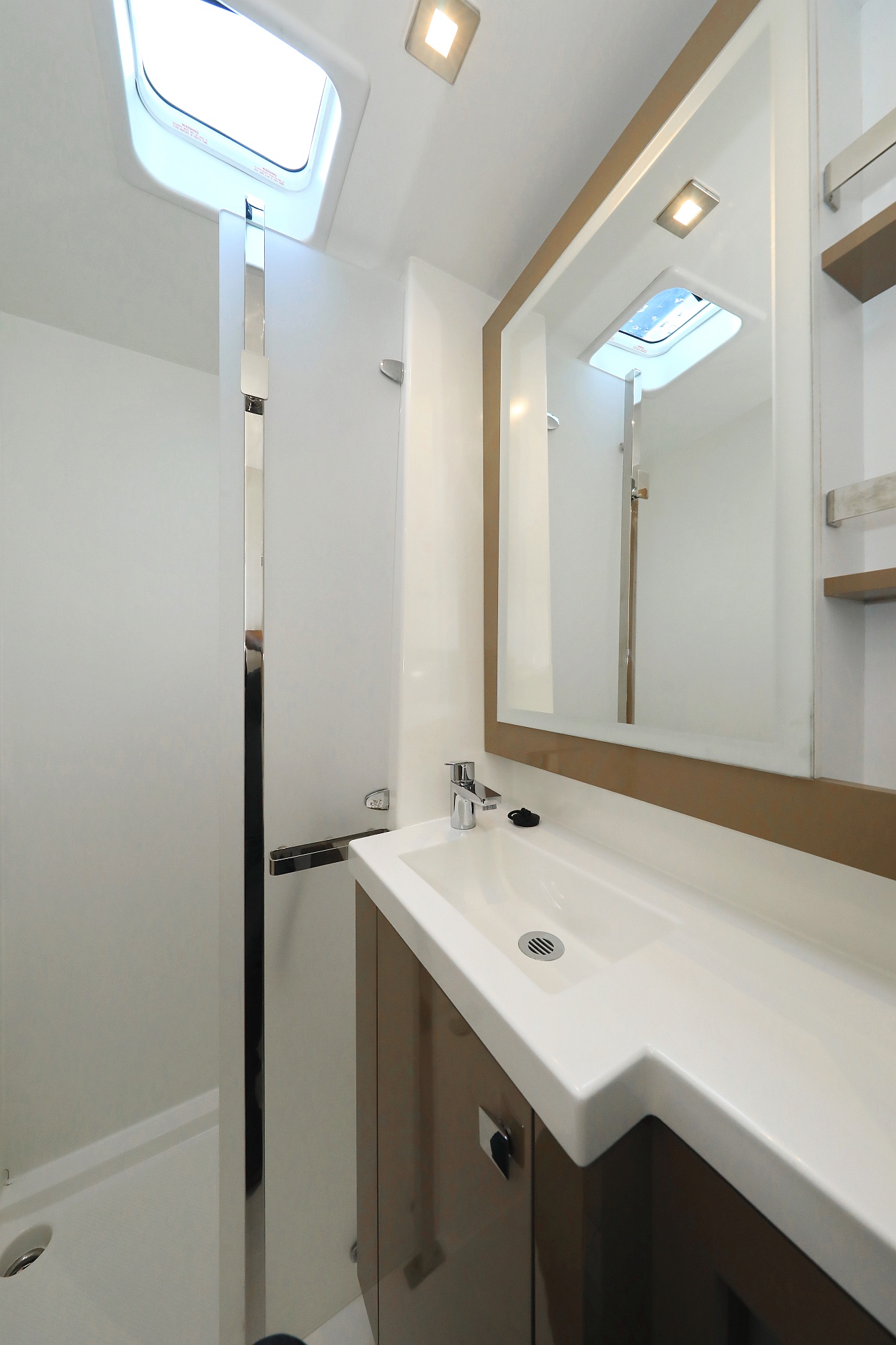 Fountaine Pajot Saona 47 Quintet - 5 + 1 cab. — photo 21