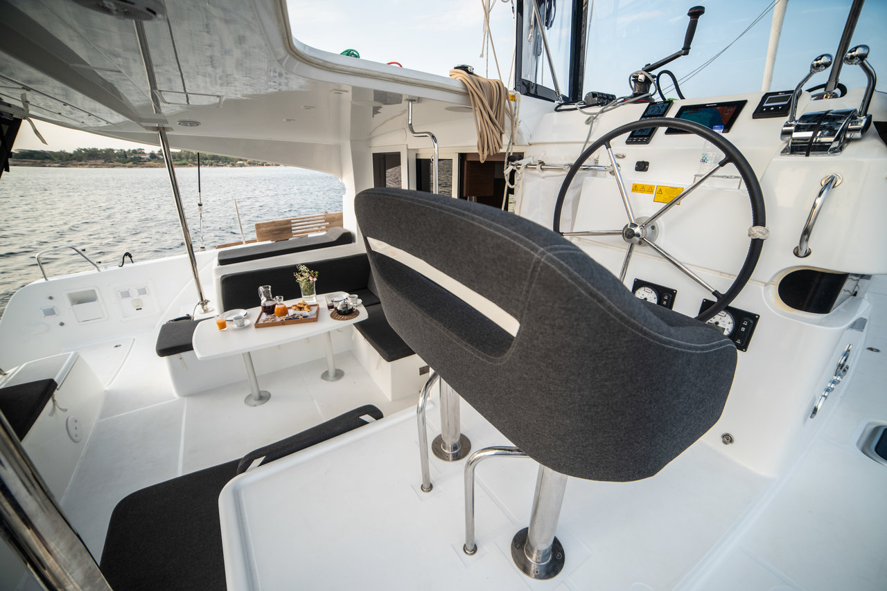 Lagoon 40 - 4 + 1 cab. — photo 15