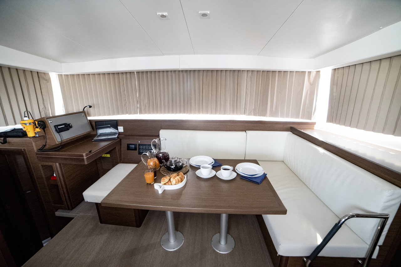 Lagoon 40 - 4 + 1 cab. — photo 18