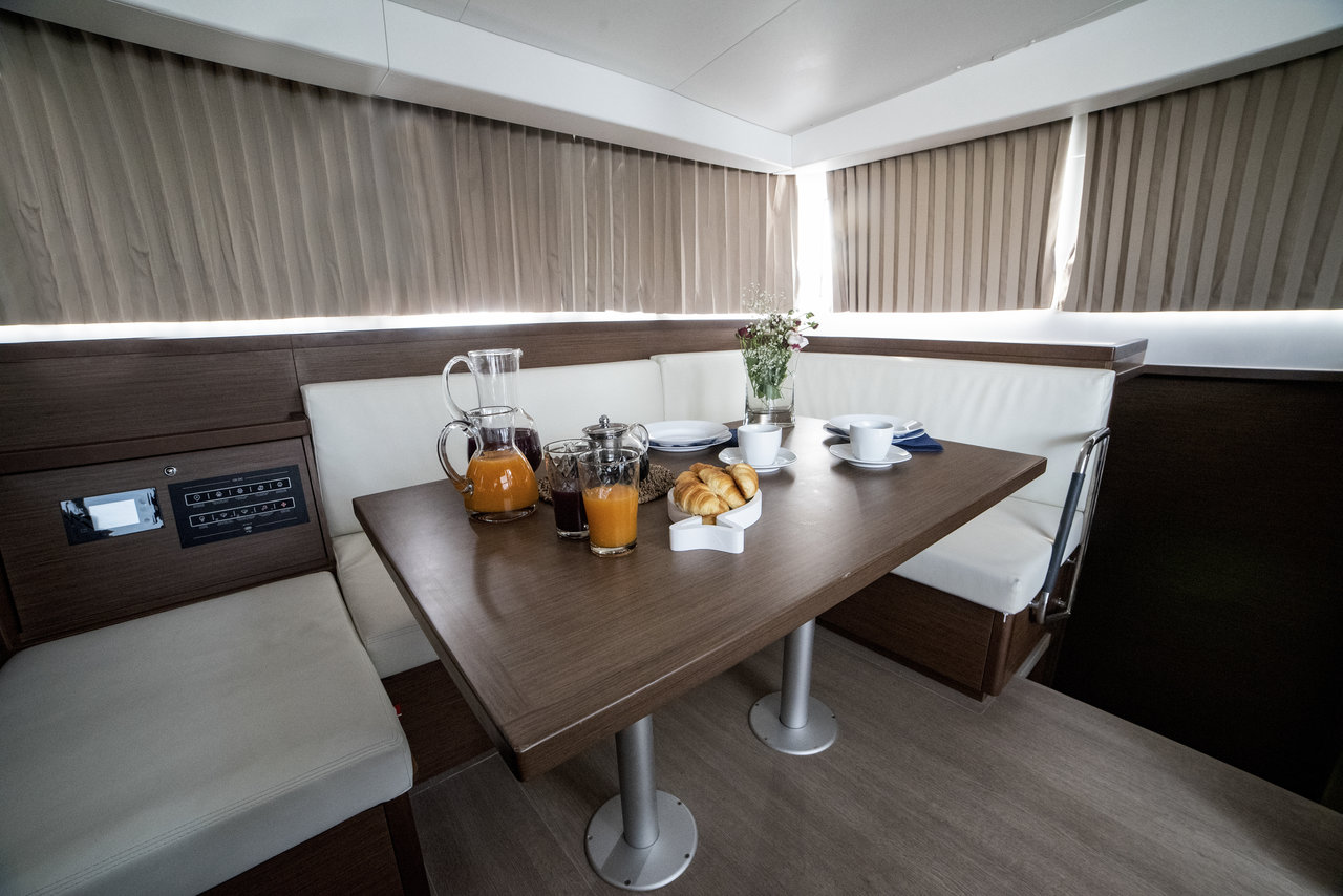 Lagoon 40 - 4 + 1 cab. — photo 19