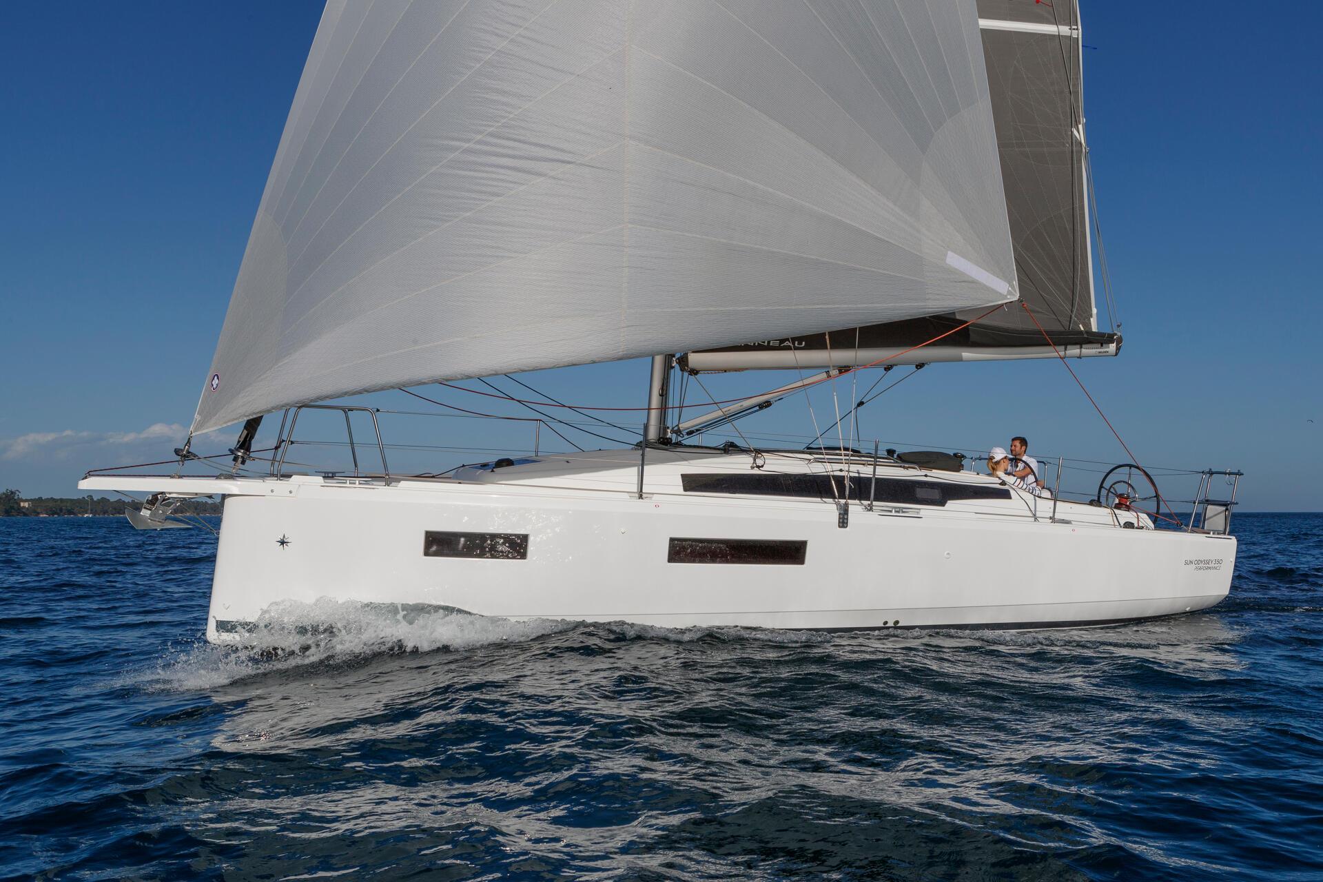 Sun Odyssey 350 - 2 cab. — photo 3