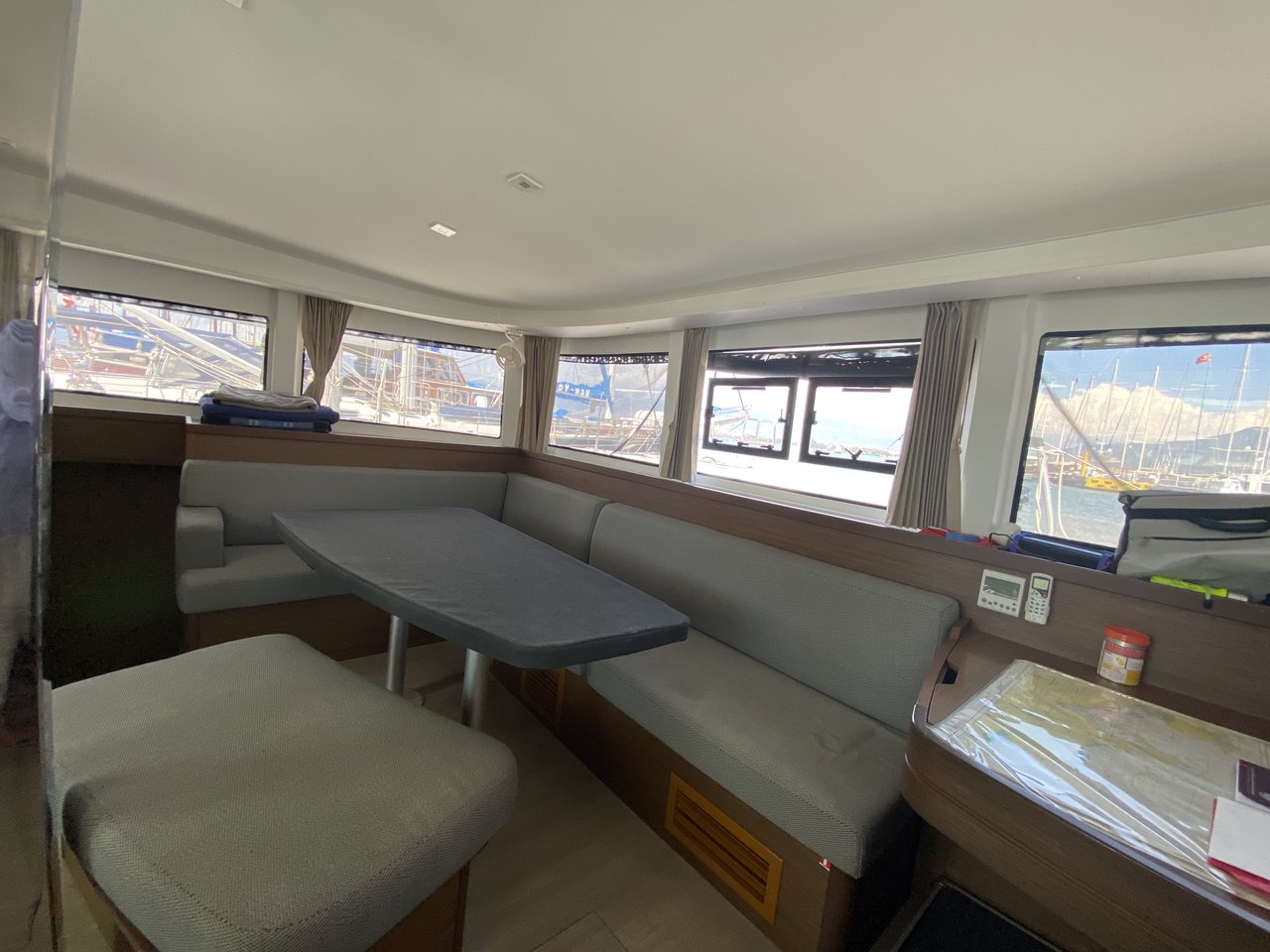 Lagoon 42 - 4 cab. — photo 9