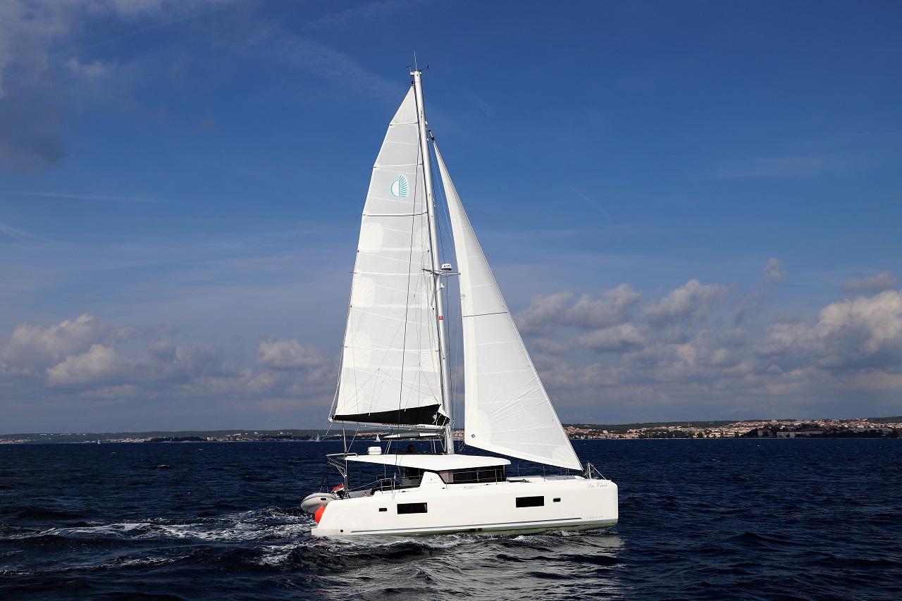 Lagoon 42 - 4 + 2 cab. — photo 1