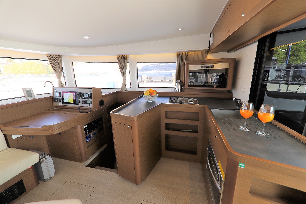 Lagoon 42 - 4 + 2 cab. — photo 7
