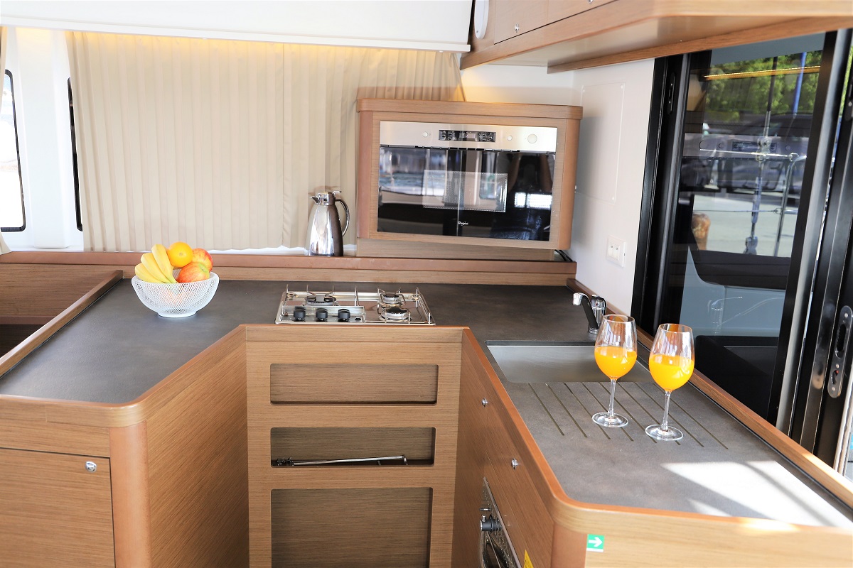 Lagoon 42 - 4 + 2 cab. — photo 9