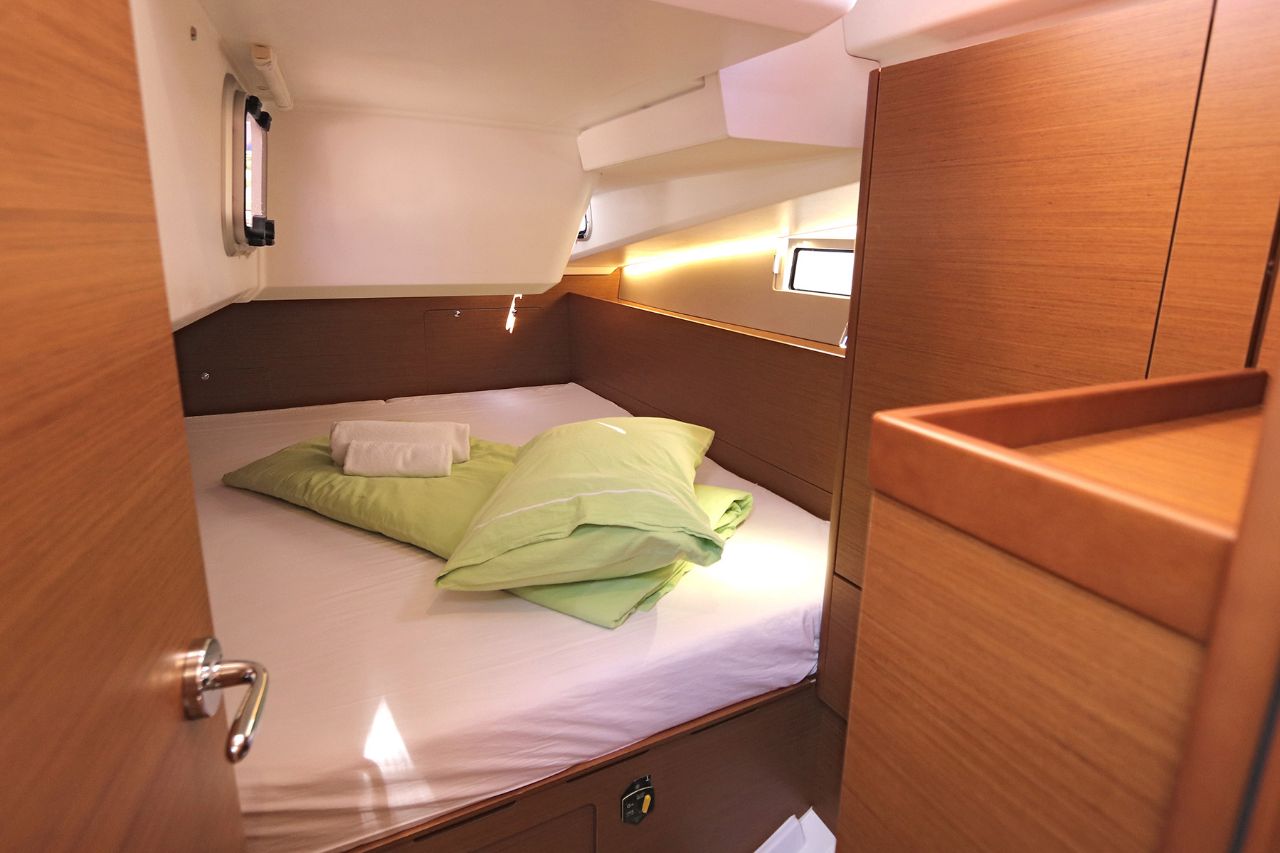 Sun Odyssey 490 - 5 cab. — photo 11