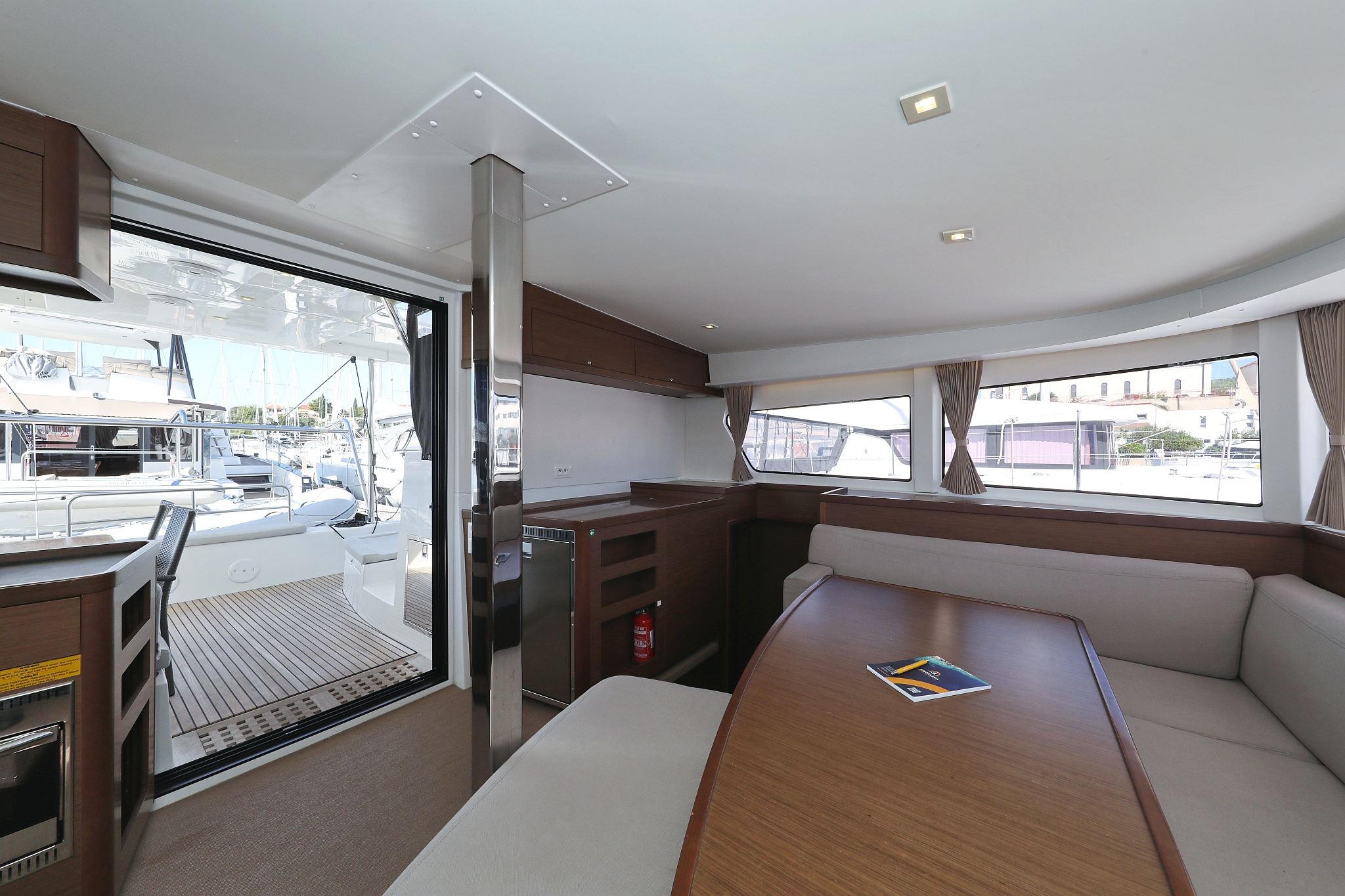 Lagoon 42 - 4 + 2 cab. — photo 14