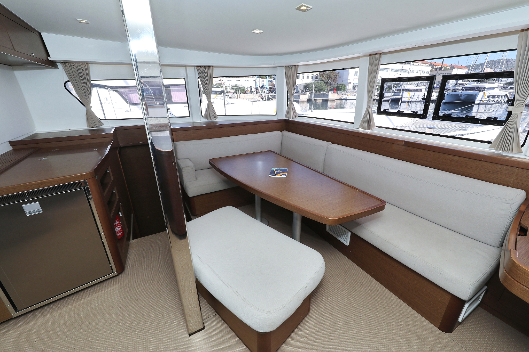 Lagoon 42 - 4 + 2 cab. — photo 17