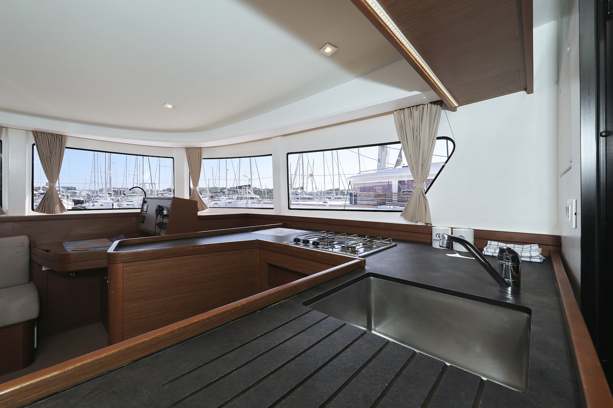 Lagoon 42 - 4 + 2 cab. — photo 19